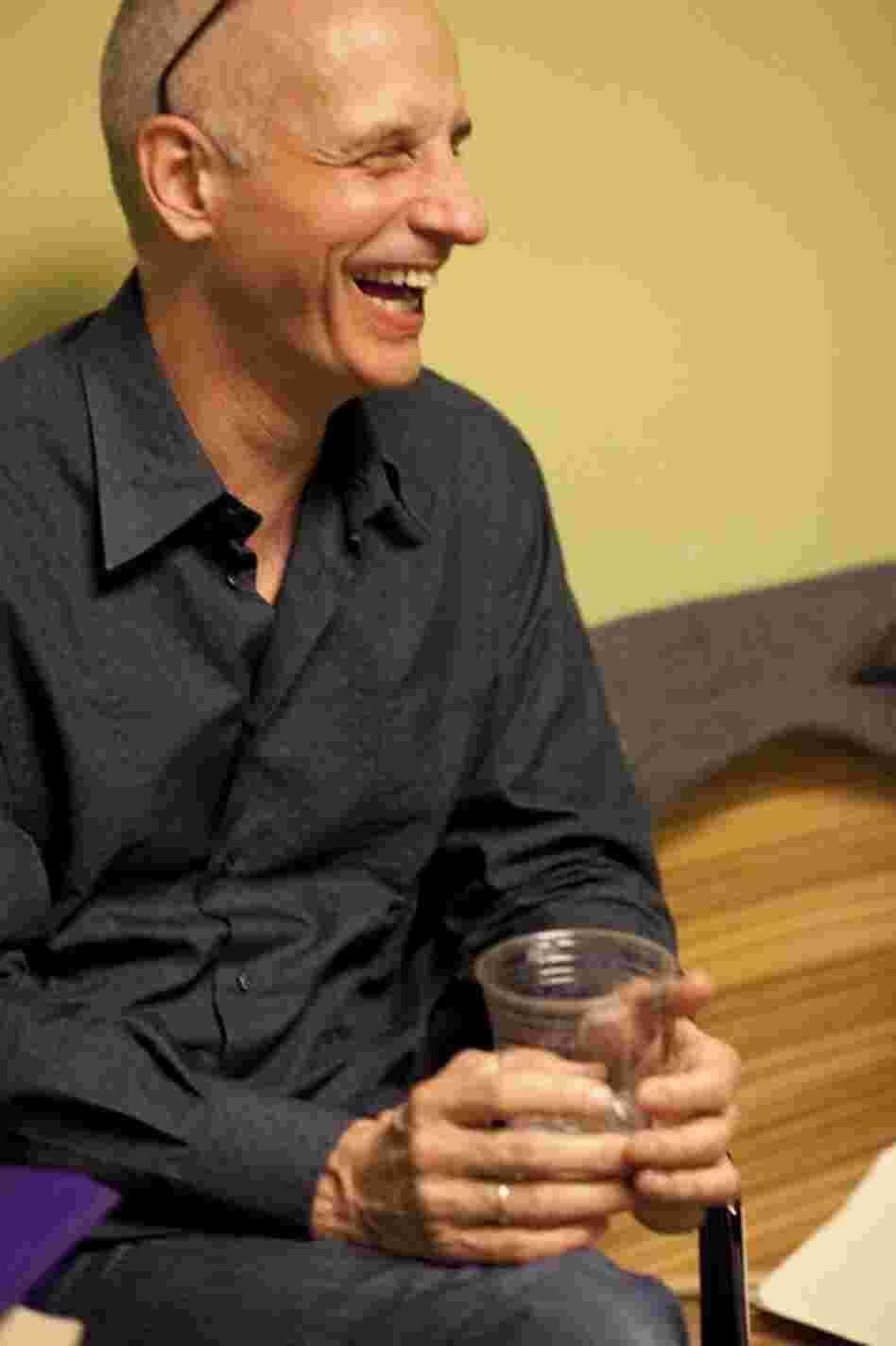 Erik Friedlander, backstage.