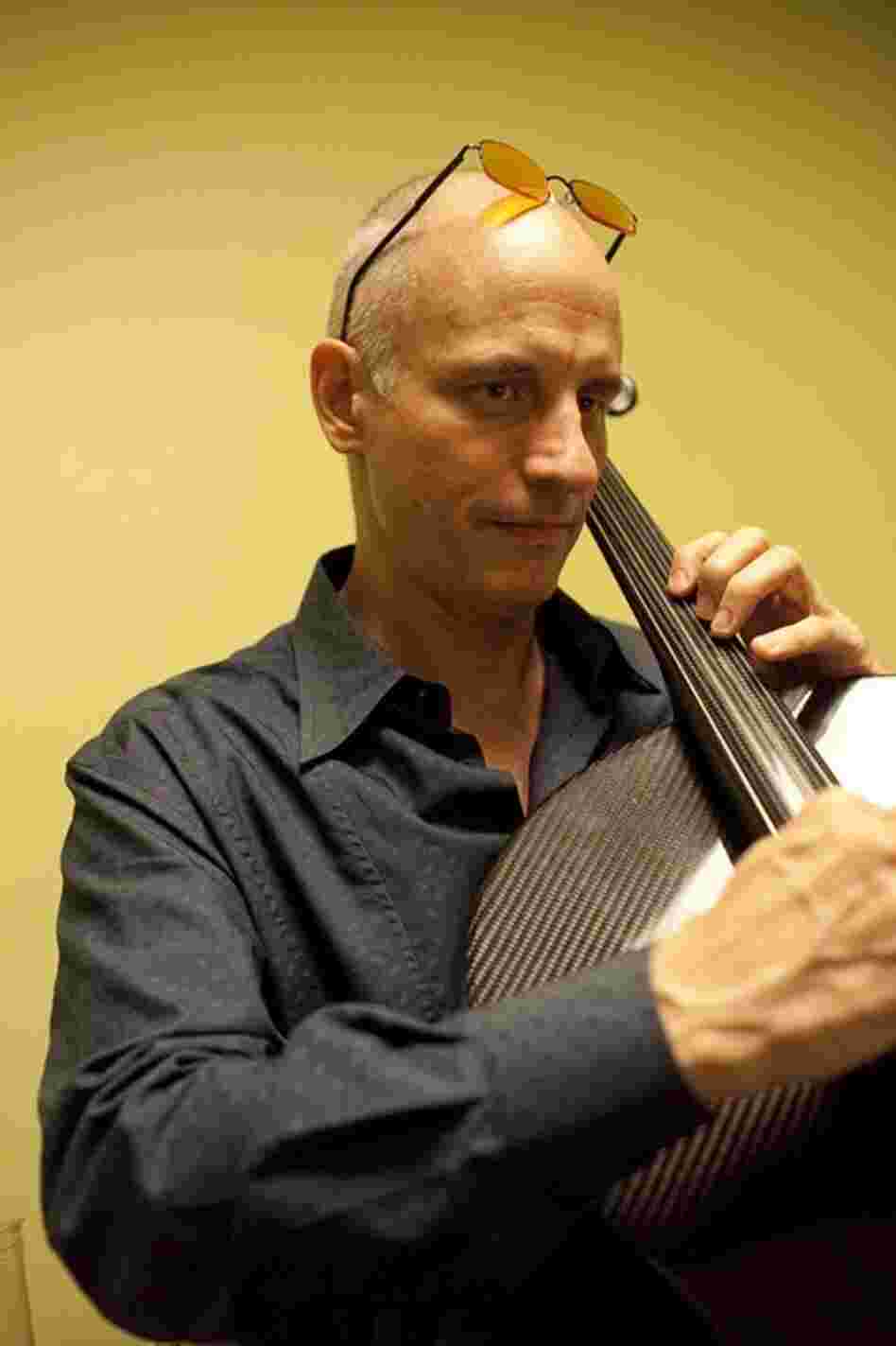 Erik Friedlander, backstage.