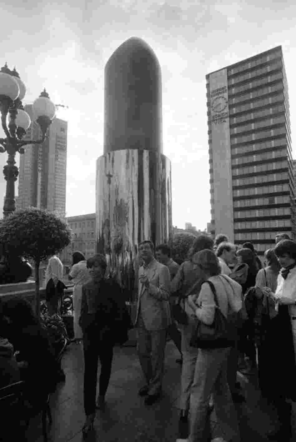 Oldenburg's lipstick sculpture stands at the entrance of the Old Opera in Frankfurt, Germany. Oldenburg designed a similar sculpture for Yale University, which was installed in 1974. 