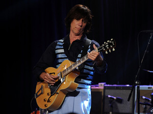 Jeff Beck performs at Les Paul's 95th-birthday party at Iridium Jazz Club on June 9, 2010, in New York City. Jeff Beck performs at Les Paul's 95th-birthday party at Iridium Jazz Club on June 9, 2010, in New York City.