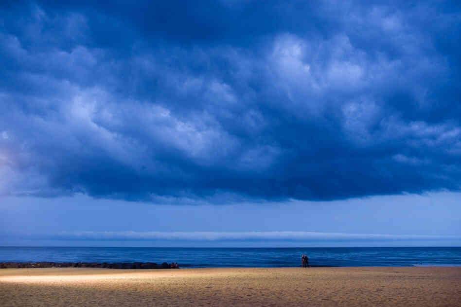 A storm a-brewin' on Bradley Beach. 