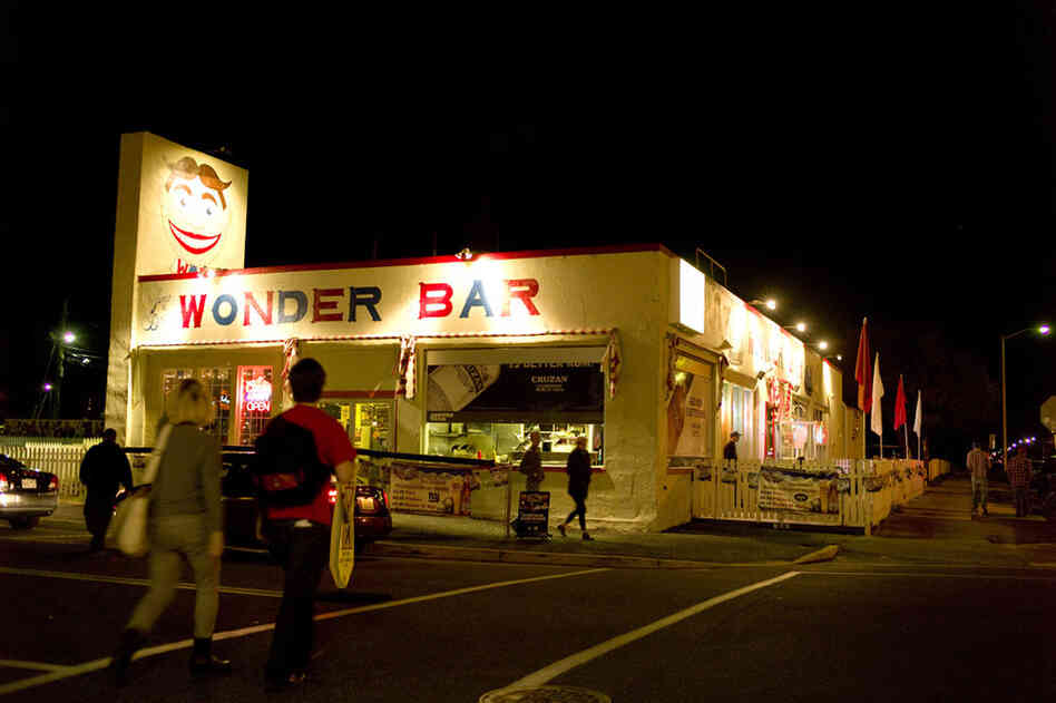 Wonder Bar was host to late-night fried goodness and a dive-y atmosphere to grab a beer. 