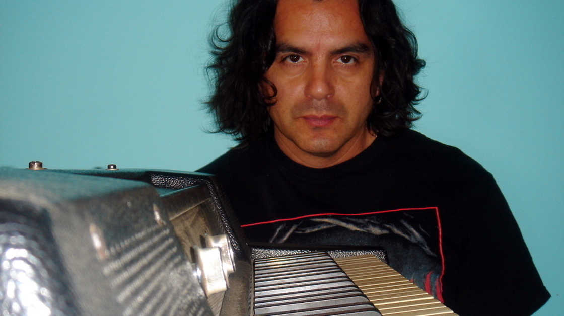 El Brown Recluse is Michael Ramos' most fully realized expression of the Charanga Cakewalk concept he's been developing for half a dozen years.