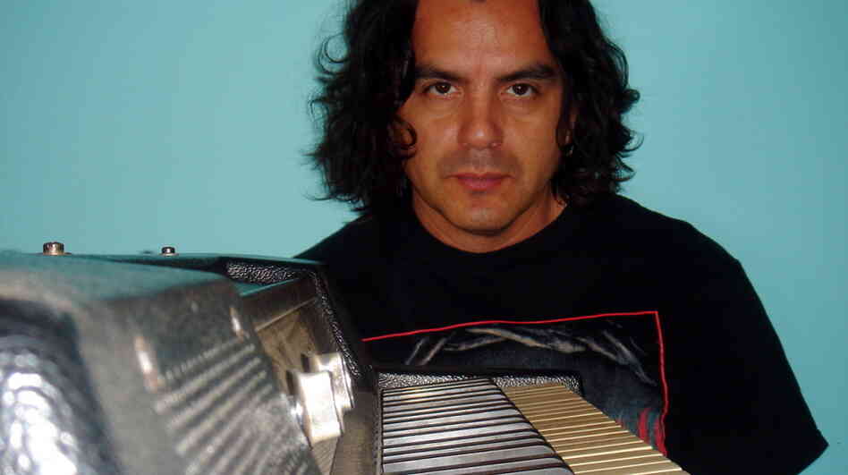 El Brown Recluse is Michael Ramos' most fully realized expression of the Charanga Cakewalk concept he's been developing for half a dozen years.