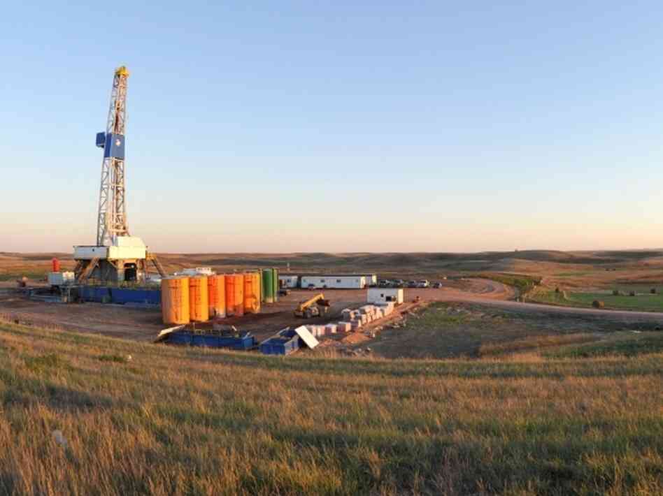 An oil drilling rig near Stanley, North Dakota. The well is being drilled into the Bakken Formation, one of the largest contiguous deposits of oil and natural gas in the United States. 
