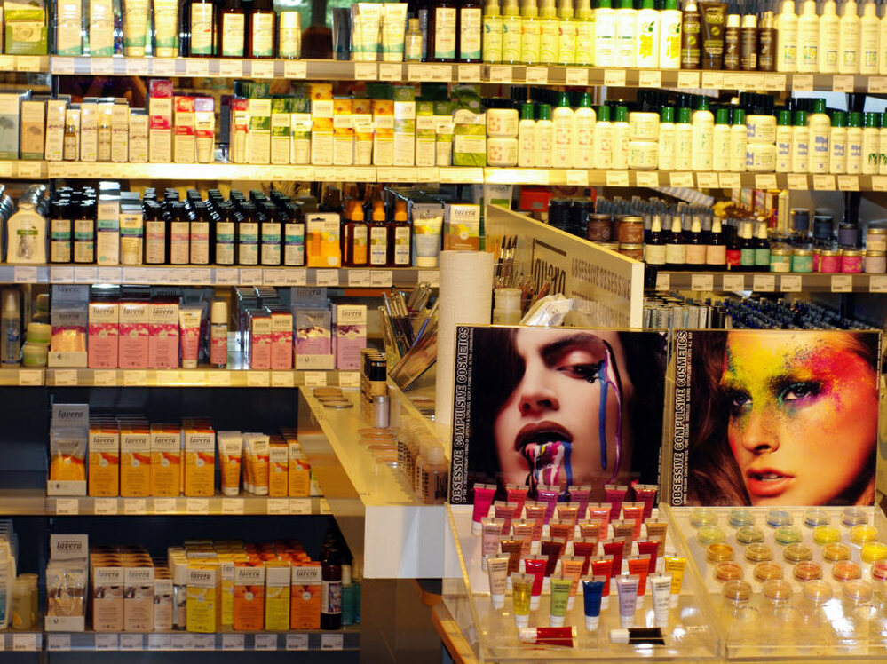 Veganz features an all-vegan cosmetics section. 
