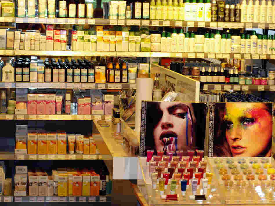 Veganz features an all-vegan cosmetics section. 