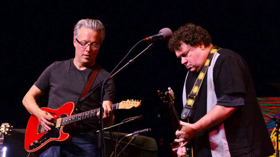 Radney Foster (left) and Bill Lloyd perform together for the first time since 1991.