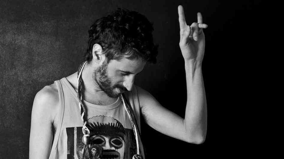 Mati Zundel mixes traditional sounds, instruments and beats with electronica. 