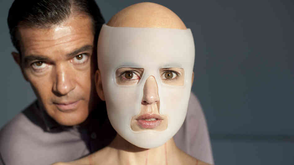Vera (Elena Anaya) is both patient and obsession for plastic surgeon Robert Ledgard (Antonio Banderas), who is bent on creating a synthetic skin that can resist any kind of damage. Vera (Elena Anaya) is both patient and obsession for plastic surgeon Robert Ledgard (Antonio Banderas), who is bent on creating a synthetic skin that can resist any kind of damage.