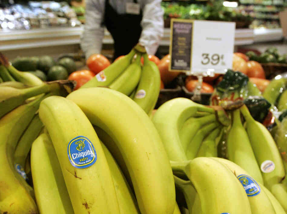 Chiquita bananas piled on display at a supermarket in Bainbridge, Ohio. The Cincinnati-based company is considering a move to another city. Chiquita bananas piled on display at a supermarket in Bainbridge, Ohio. The Cincinnati-based company is considering a move to another city.