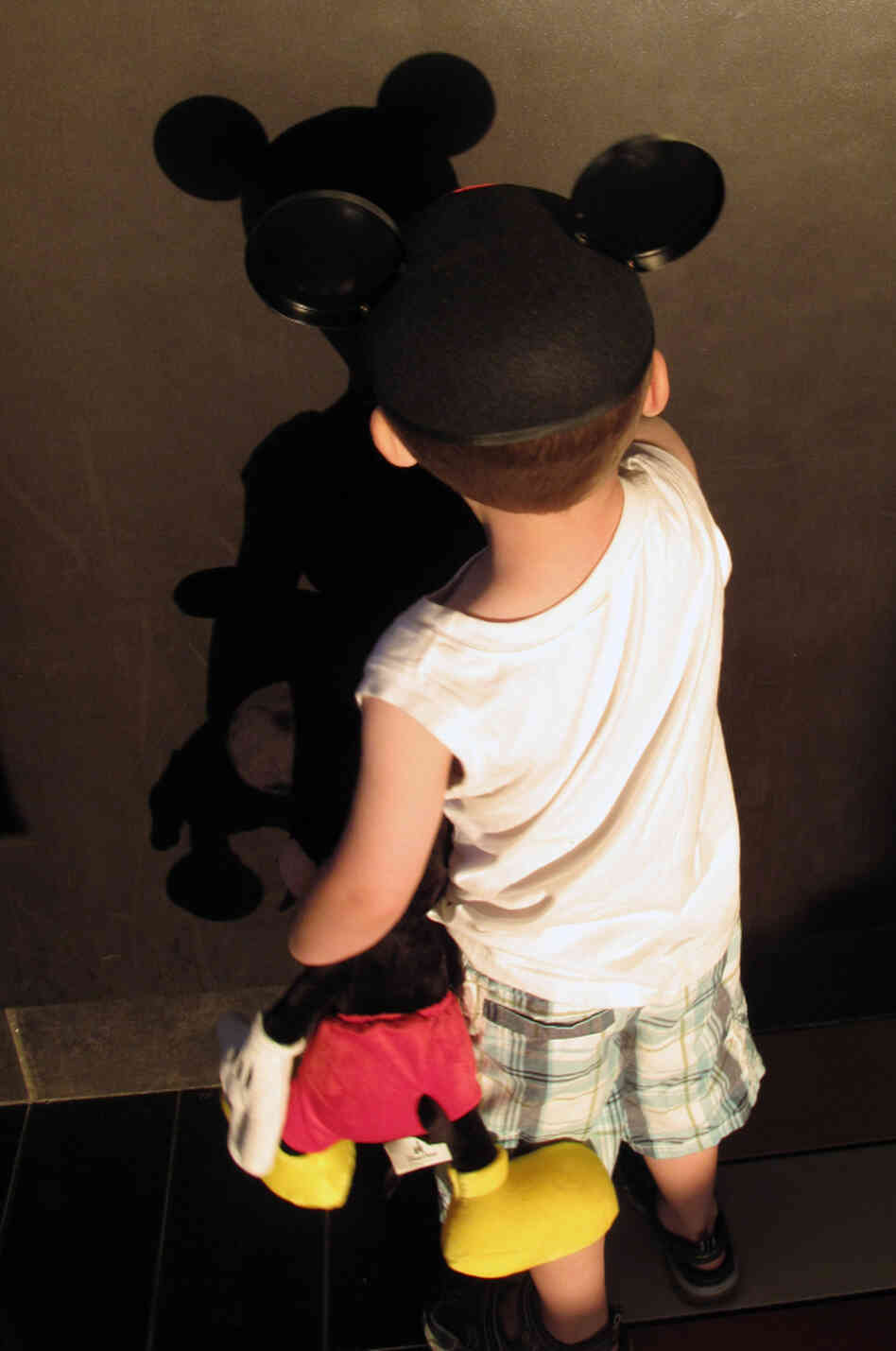 Many kids won't drink the tap water at Disney World because of its taste and smell. Bring packets of lemonade or Kool-Aid to avoid buying drinks all day. Many kids won't drink the tap water at Disney World because of its taste and smell. Bring packets of lemonade or Kool-Aid to avoid buying drinks all day.