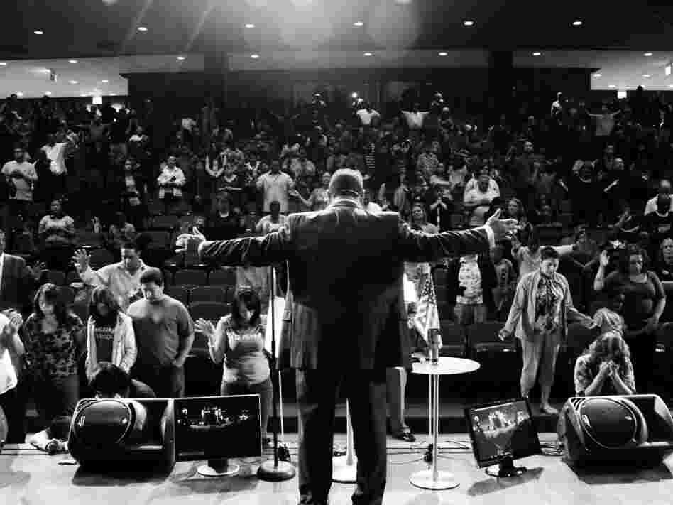 The Rev. Wilfredo de Jesus delivers a sermon at the New Life Covenant Church in Chicago. The church has grown from a congregation of dozens to thousands of families in just a few years. The Rev. Wilfredo de Jesus delivers a sermon at the New Life Covenant Church in Chicago. The church has grown from a congregation of dozens to thousands of families in just a few years.