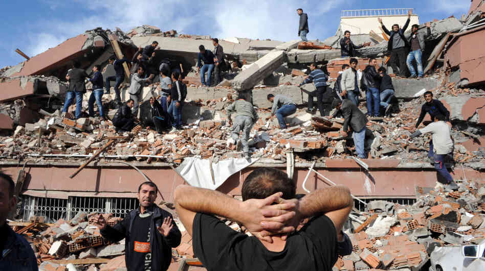  A major earthquake collapsed several buildings in eastern Turkey, trapping an unknown number citizens under debris in Van Province. 