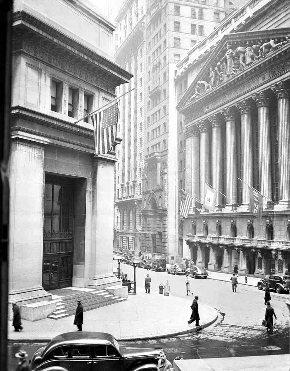 The "House of Morgan," pictured at left in 1943, was built in 1914 to house the offices of J.P. Morgan and Co. The building was developed into condominiums beginning in 2004, and J.P. Morgan's headquarters are now located in midtown Manhattan. The "House of Morgan," pictured at left in 1943, was built in 1914 to house the offices of J.P. Morgan and Co. The building was developed into condominiums beginning in 2004, and J.P. Morgan's headquarters are now located in midtown Manhattan.