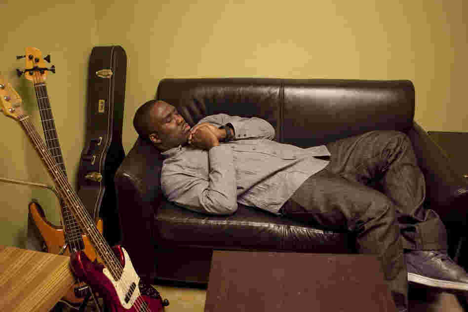 A jet-lagged Derrick Hodge, backstage.