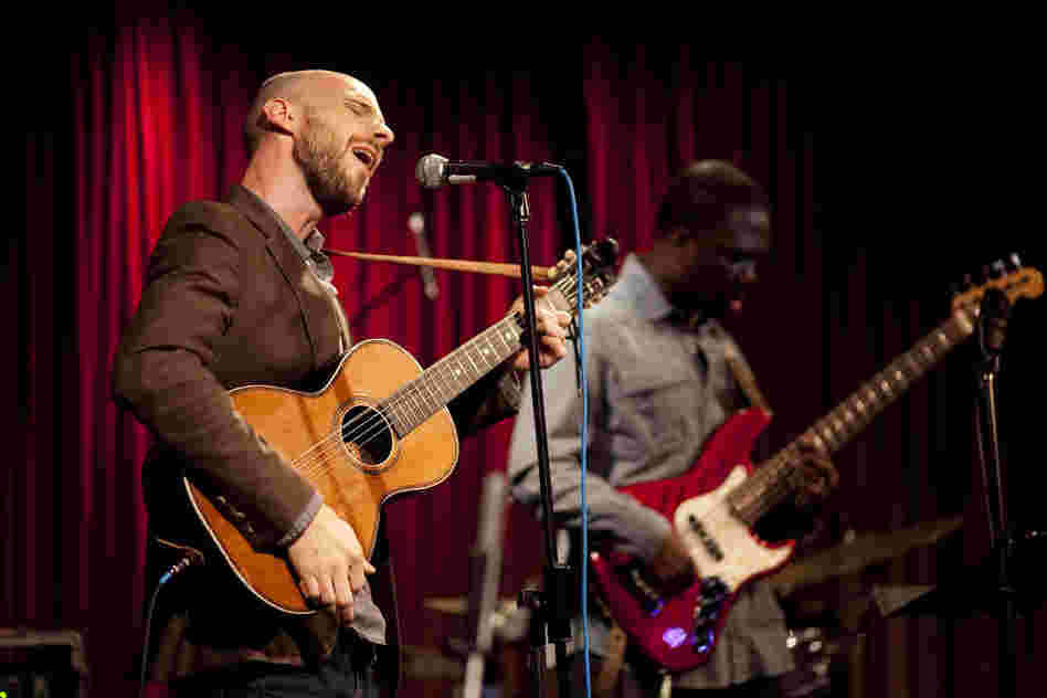 Alan Hampton joined Derrick Hodge's band for the penultimate song.