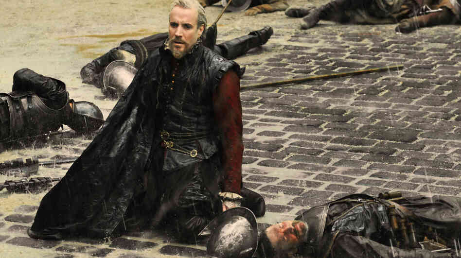 Rhys Ifans plays the Elizabethan aristocrat Edward de Vere in Roland Emmerich's Anonymous. The movie speculates that de Vere, not Shakespeare, was the real author of the bard's works. Rhys Ifans plays the Elizabethan aristocrat Edward de Vere in Roland Emmerich's Anonymous. The movie speculates that de Vere, not Shakespeare, was the real author of the bard's works.