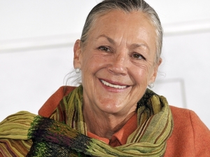 Alice Walton is the daughter of Wal-Mart founder Sam Walton. This year, Forbes magazine named her the 10th richest person in America. Alice Walton is the daughter of Wal-Mart founder Sam Walton. This year, Forbes magazine named her the 10th richest person in America.