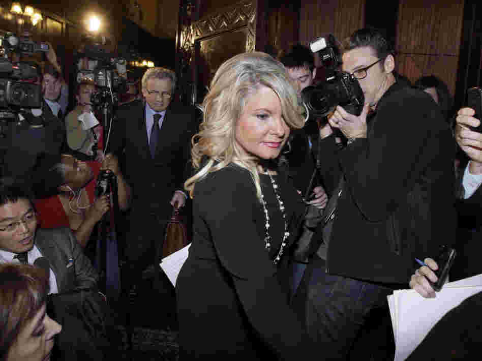 Sharon Bialek arrives for her New York City news conference, Monday, Nov. 7, 2011.