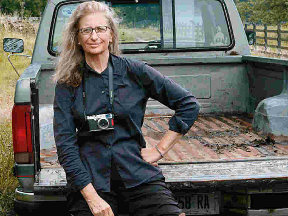 In 2000, the Library of Congress declared Annie Leibovitz to be a Living Legend. Leibovitz lives in New York with her three children.
