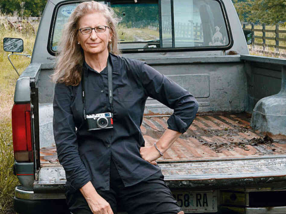 In 2000, the Library of Congress declared Annie Leibovitz to be a Living Legend. Leibovitz lives in New York with her three children.