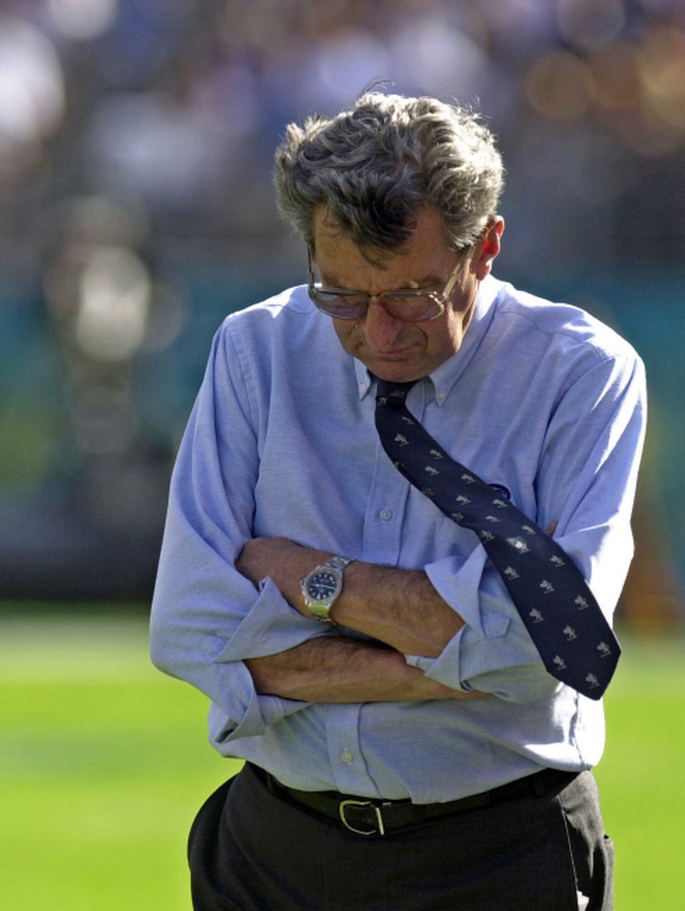  Penn State head football coach Joe Paterno's support among the school's board of trustees is fragile amid a child sex-abuse scandal involving a former assistant and one-time heir apparent. 
