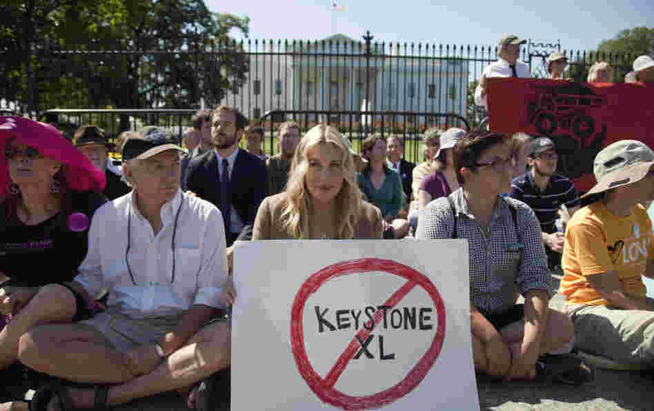 Actress Daryl Hannah with other anti-Keystone XL protestors at the White House in August 2011.