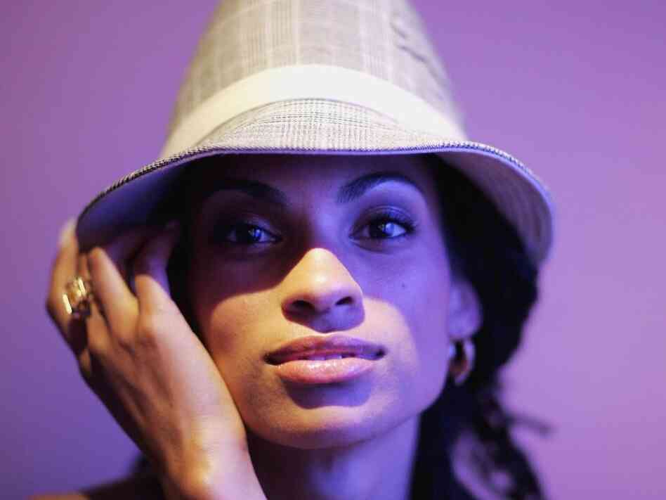 R&B artist Goapele 
