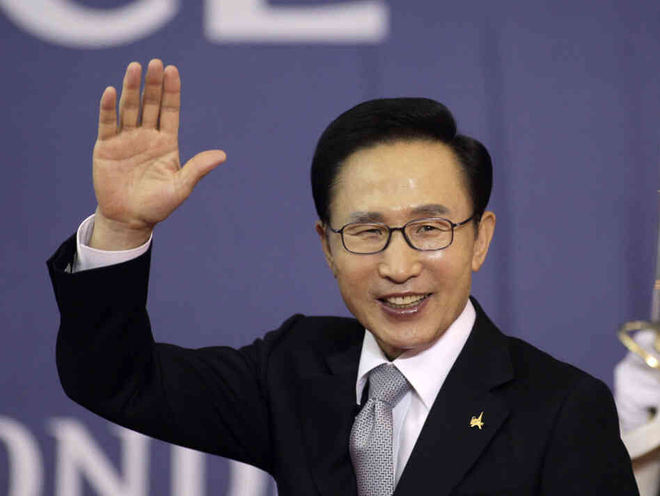 South Korea's President Lee Myung-bak waves as he arrives for a working dinner at the G20 summit in Cannes, southern France, Nov. 3. At home, Lee faces mounting criticism over the free trade deal with the U.S. as well as North Korea policy and the economy.