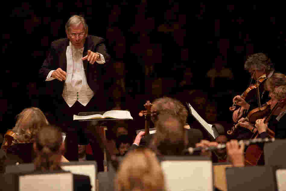 Gardiner conducts the dramatic Egmont Overture by Beethoven.