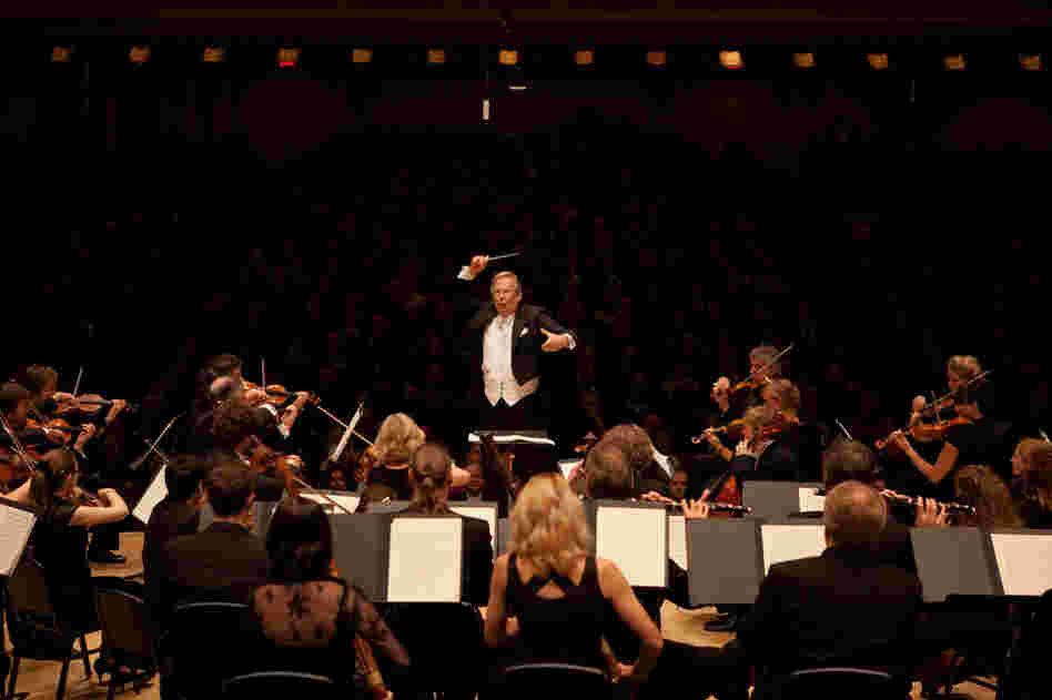 Gardiner conducts Beethoven's Symphony No. 7 at Carnegie Hall.
