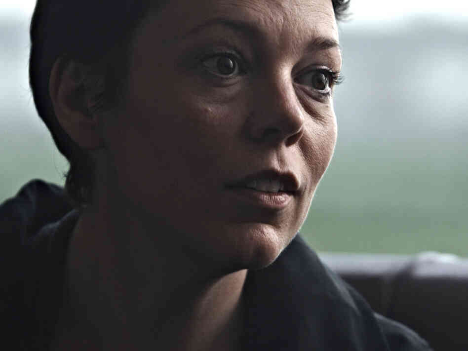 Outwardly a picture of respectable poise, Hannah (Olivia Colman) turns out to be trapped in an abusive marriage.