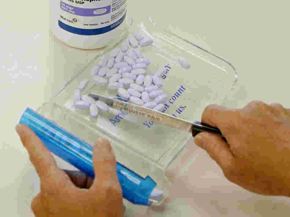 When thinking about taking narcotic pain pills, people are mindful of their side effects, including addiction. When thinking about taking narcotic pain pills, people are mindful of their side effects, including addiction.