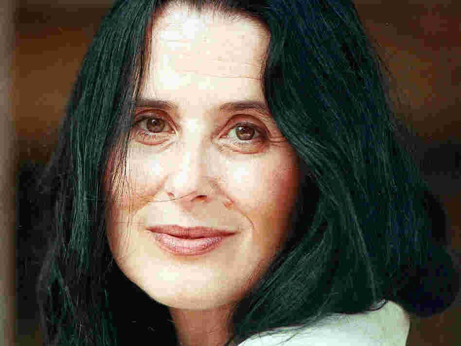 With her ethereal voice, Montserrat Figueras sang many styles of ancient music. With her ethereal voice, Montserrat Figueras sang many styles of ancient music.