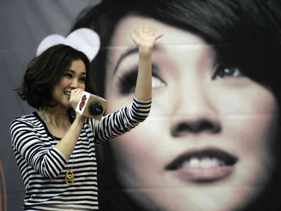 Hong Kong cantopop star Kay Tse performs in 2009.