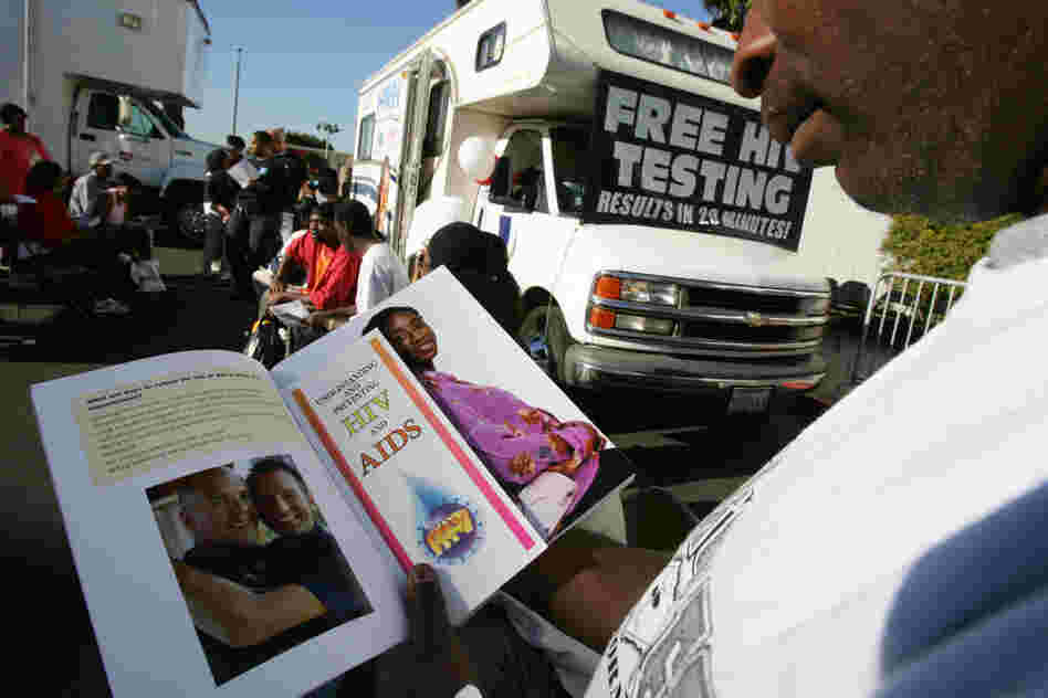     The latest numbers from CDC show that only 28 percent of the nation's 1.2 million HIV-infected people are getting effective antiviral treatment; effective treatment rates are lowest among African-American men. 