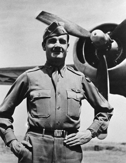 McGovern receives the Distinguished Flying Cross during World War II in 1944. 