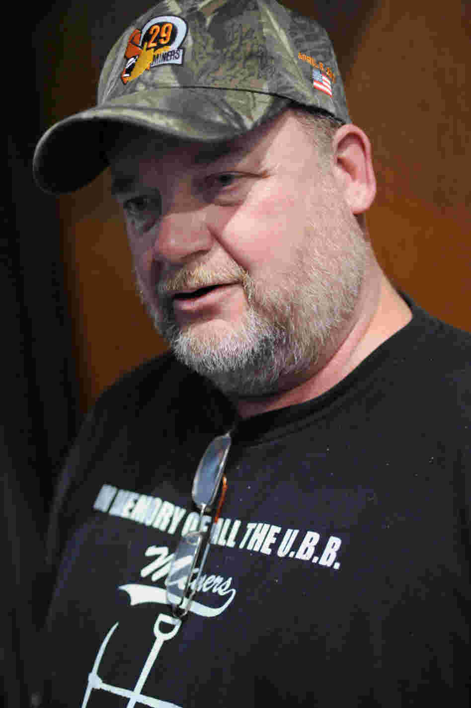  Gary Quarles, whose son died in the mine explosion, meets with officials from the federal Mine Safety and Health Administration on Tuesday. 