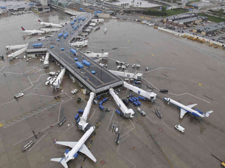 Lambert-St. Louis International Airport lost American Airlines as a hub in 2003; the airport's daily flights dropped from nearly 600 in 2001 to 250 today. Like other cities it's looking for a way to boost traffic, and officials are planning to make it a cargo hub. Lambert-St. Louis International Airport lost American Airlines as a hub in 2003; the airport's daily flights dropped from nearly 600 in 2001 to 250 today. Like other cities it's looking for a way to boost traffic, and officials are planning to make it a cargo hub.