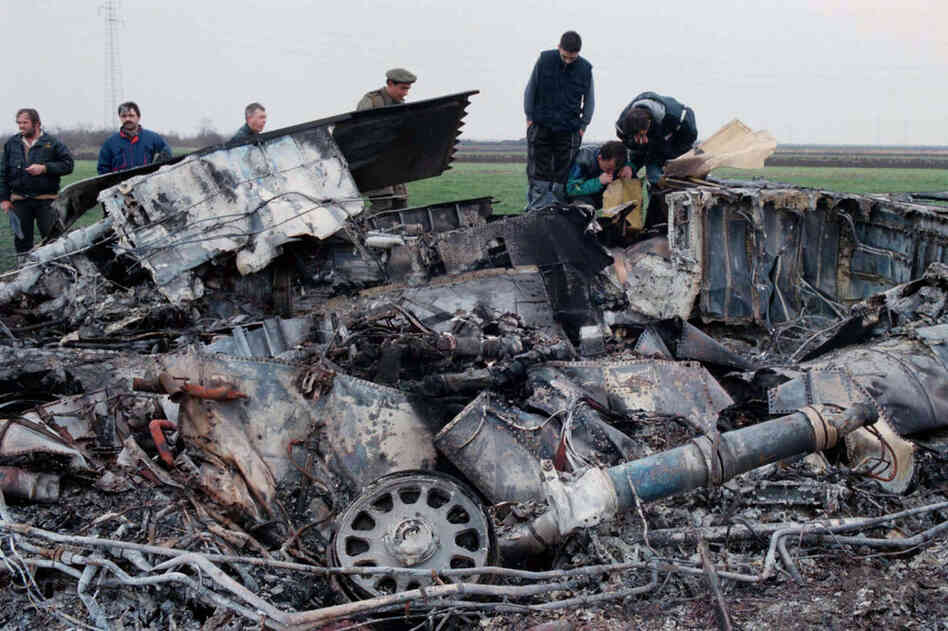 Yugoslav army experts check the wreckage of a downed American F-117 aircraft in the village of Budjanovci on March 28, 1999. Some experts say technology in China's J-20 fighter may have come from this F-117. 