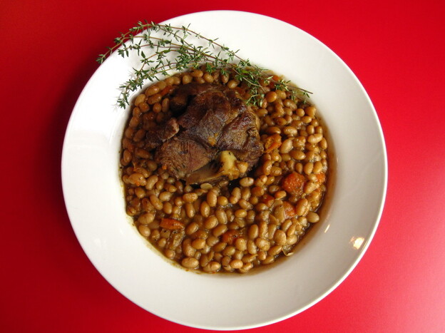 Lamb shanks with white beans