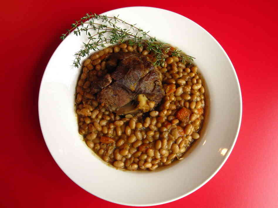 Lamb shanks with white beans