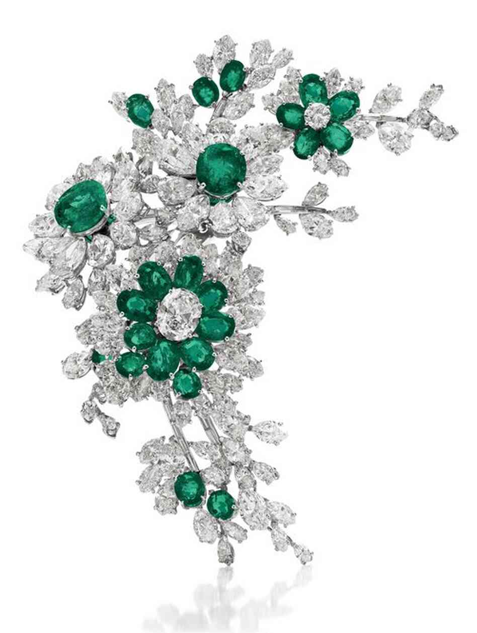 Burton gave Taylor this Bulgari brooch of emeralds and diamonds as an engagement gift. Taylor wore it with her yellow chiffon wedding dress.