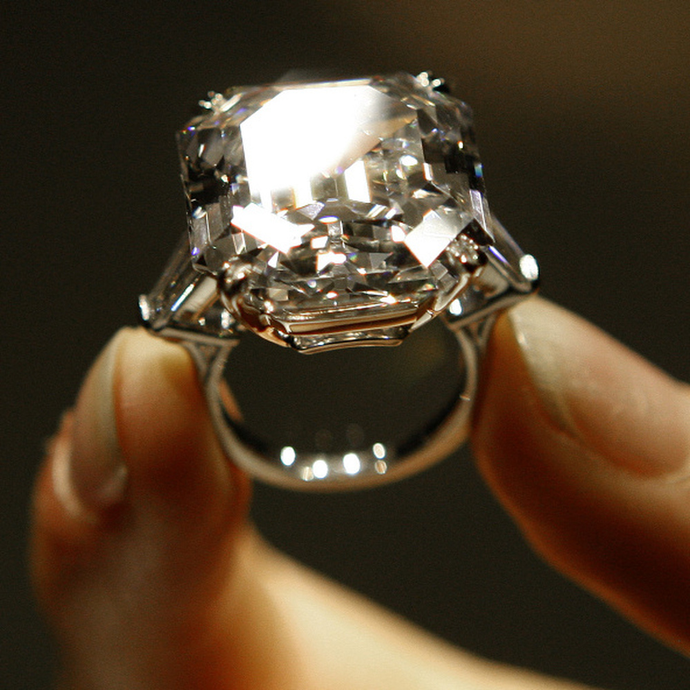 The 'Elizabeth Taylor Diamond' is 33.19 carats.