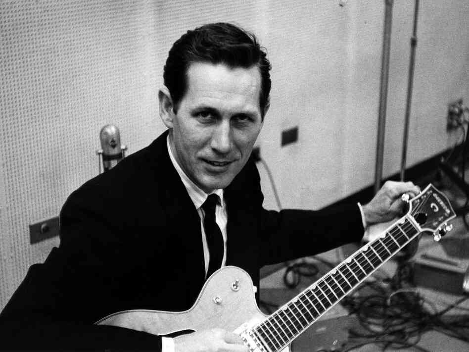 Chet Atkins at RCA's Studio B in the 1960s.