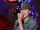Justin Bieber will appear on A Home For The Holidays With Martina McBride, airing tonight on CBS.
