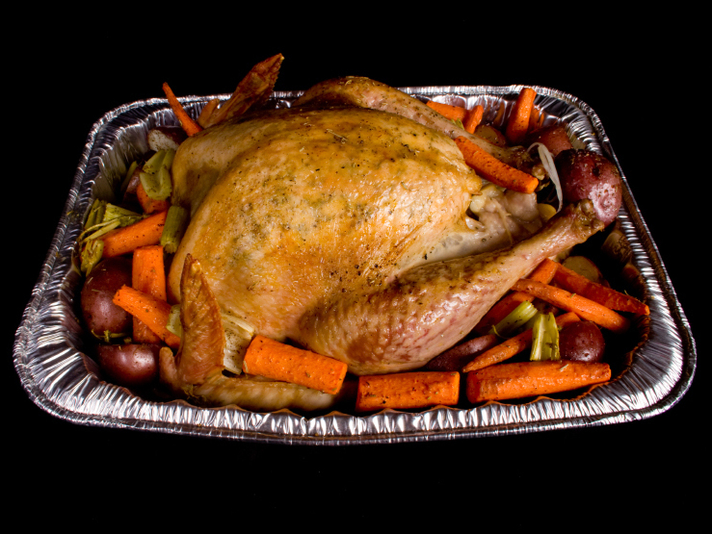 Beware of throw-away aluminum roasting pans, burn doctors say.