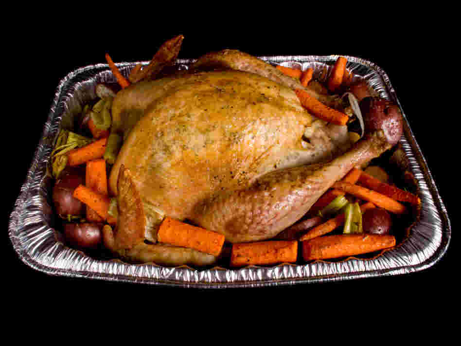 Beware of throw-away aluminum roasting pans, burn doctors say.