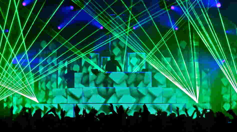One of the premier American dubstep DJs, Pretty Lights is renowned for his dazzling light shows.